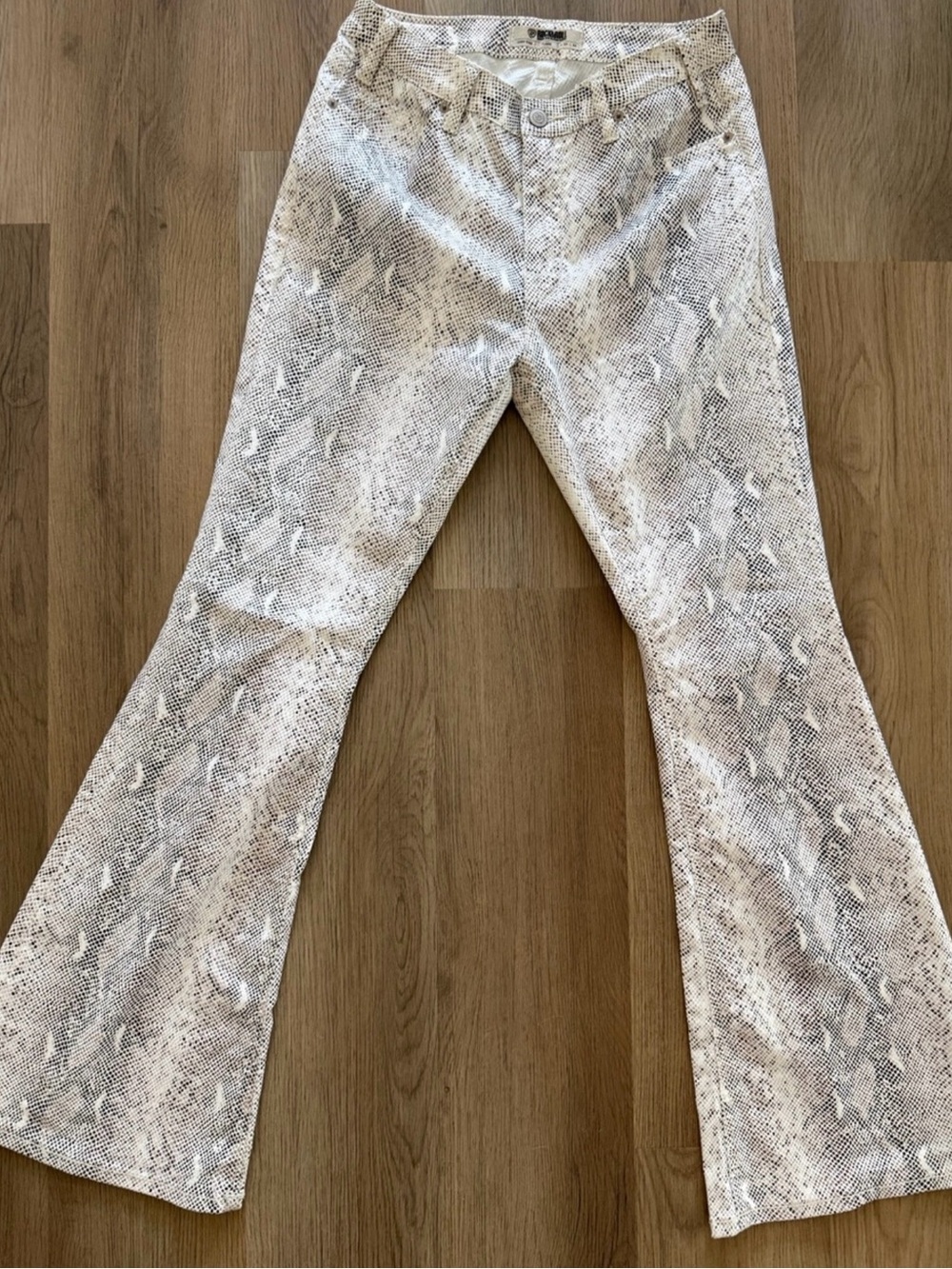 Rock & Roll Denim Cowgirl Western Flare Leg Jeans Light Snake Print NWOT 27 / 34